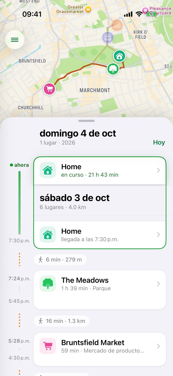 La cronología de Byway en iPhone: un mapa del día sobre una lista de los lugares visitados y las caminatas entre ellos.