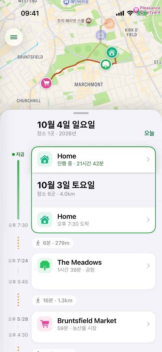 iPhone의 Byway 타임라인: 그날의 지도 아래에 방문한 장소와 그 사이를 걸어서 이동한 기록이 나열된 화면.
